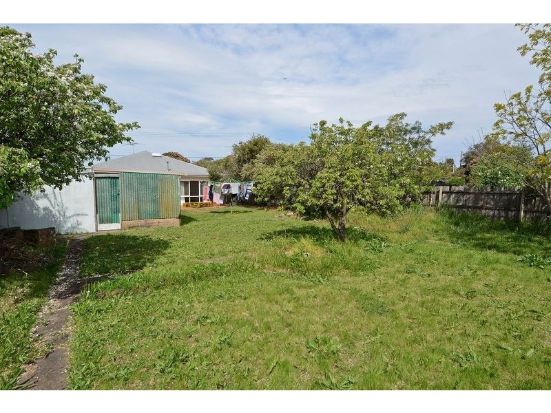 64 Vines Road, Hamlyn Heights VIC 3215