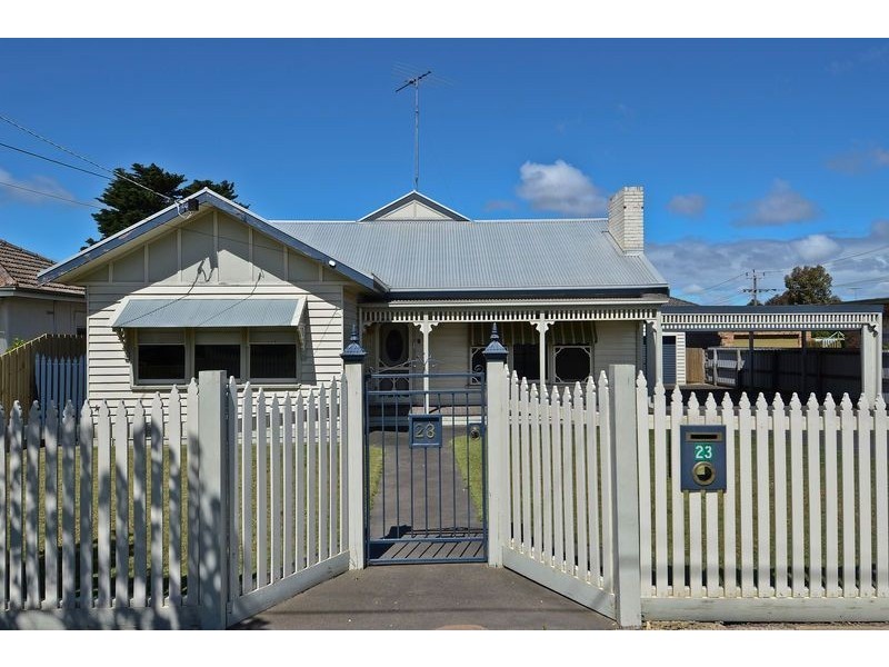 23 Hinchcliff Crescent, Newcomb VIC 3219