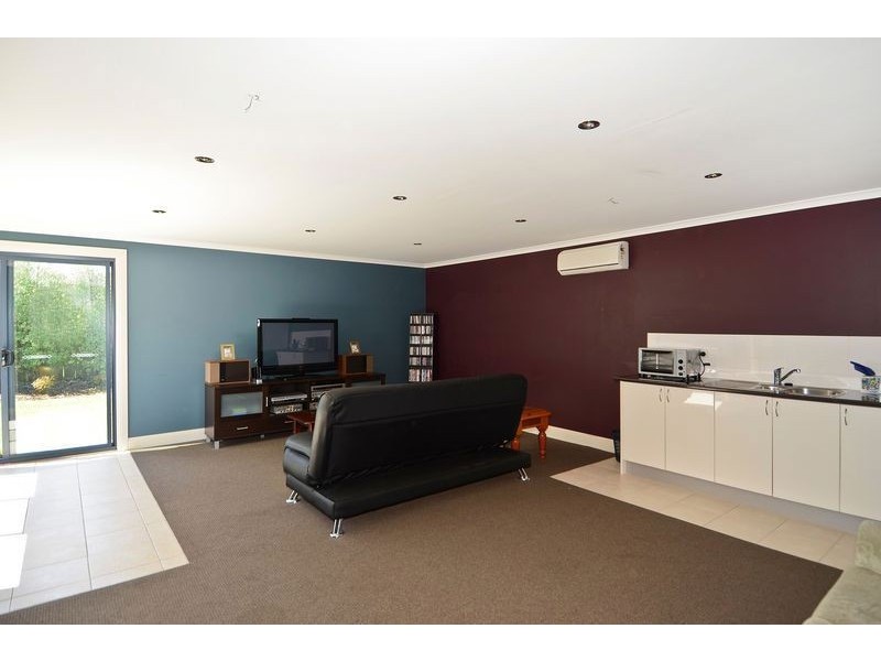 23 Hinchcliff Crescent, Newcomb VIC 3219