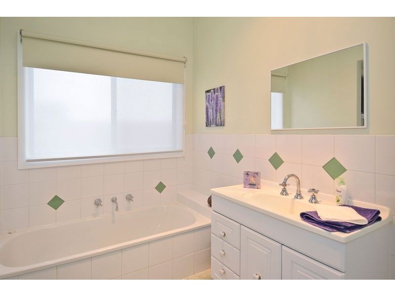 20 Airey Avenue, Manifold Heights VIC 3218