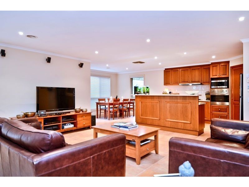 18 Paratone Crescent, St Albans Park VIC 3219