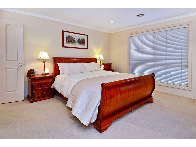 18 Paratone Crescent, St Albans Park VIC 3219