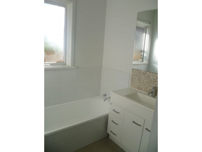 1/6 Glover Street, Newcomb VIC 3219