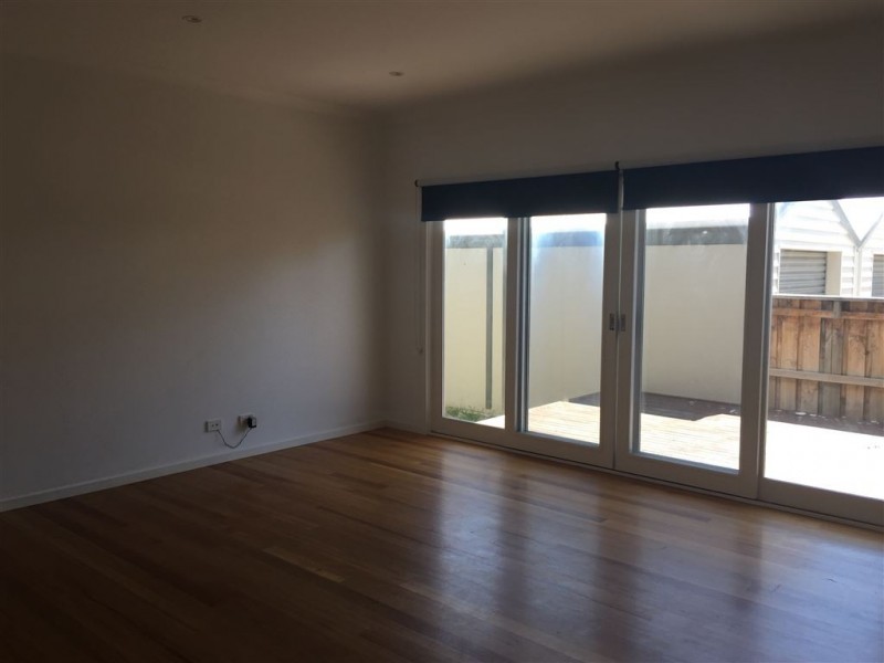 2/6 Glover Street, Newcomb VIC 3219