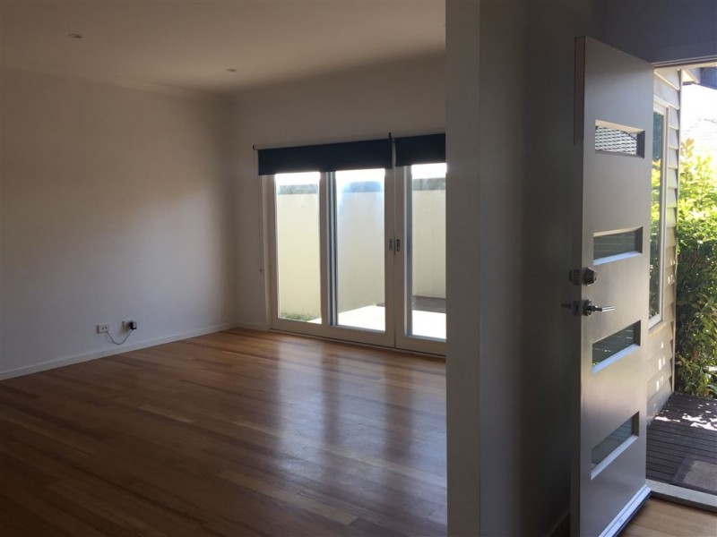 2/6 Glover Street, Newcomb VIC 3219