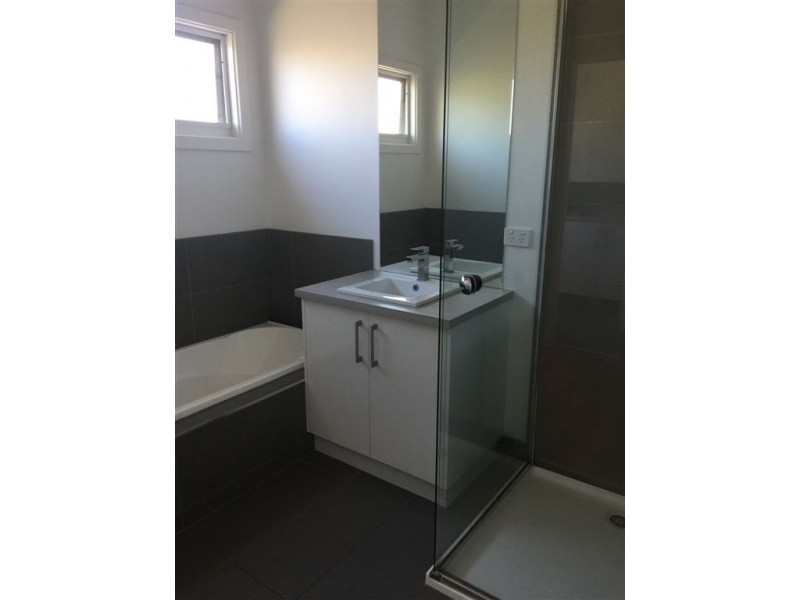 2/6 Glover Street, Newcomb VIC 3219