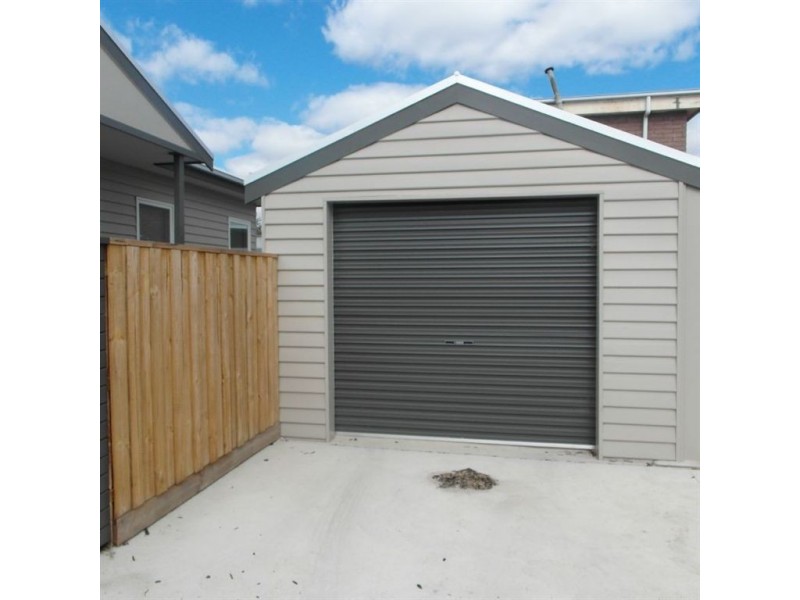 2/6 Glover Street, Newcomb VIC 3219