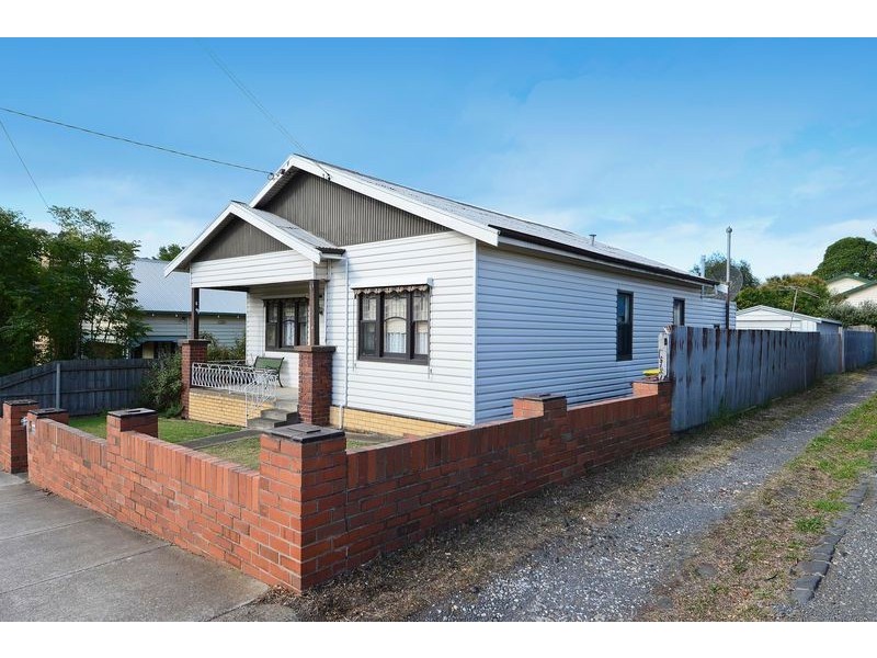 6 Pineville Avenue, Geelong West VIC 3218