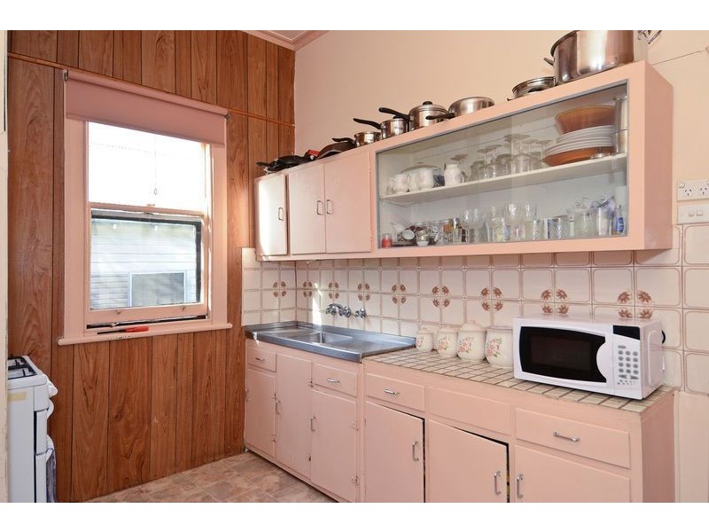 6 Pineville Avenue, Geelong West VIC 3218