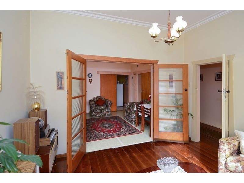 6 Pineville Avenue, Geelong West VIC 3218