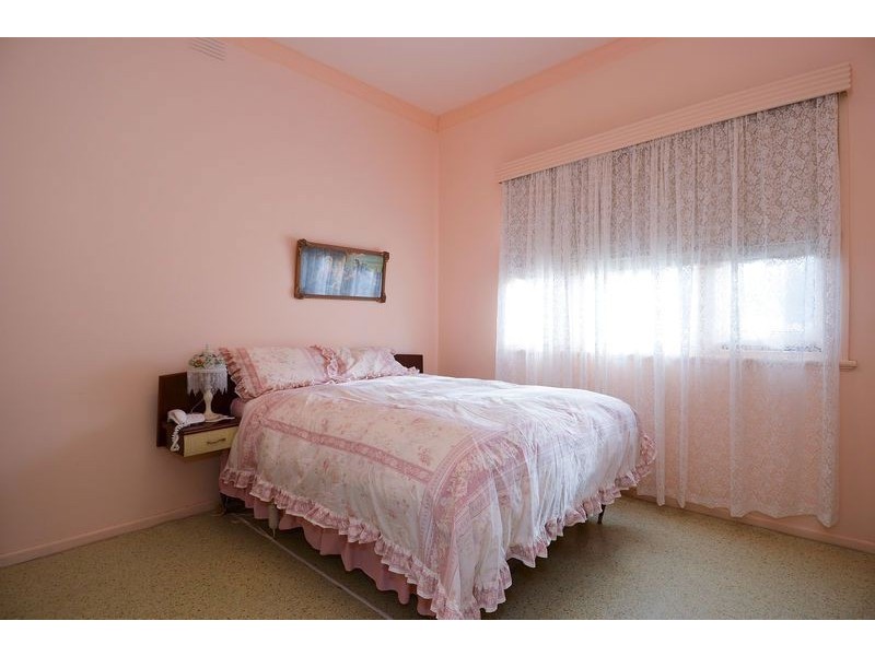 6 Pineville Avenue, Geelong West VIC 3218