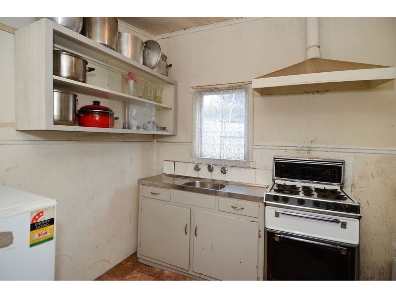 6 Pineville Avenue, Geelong West VIC 3218