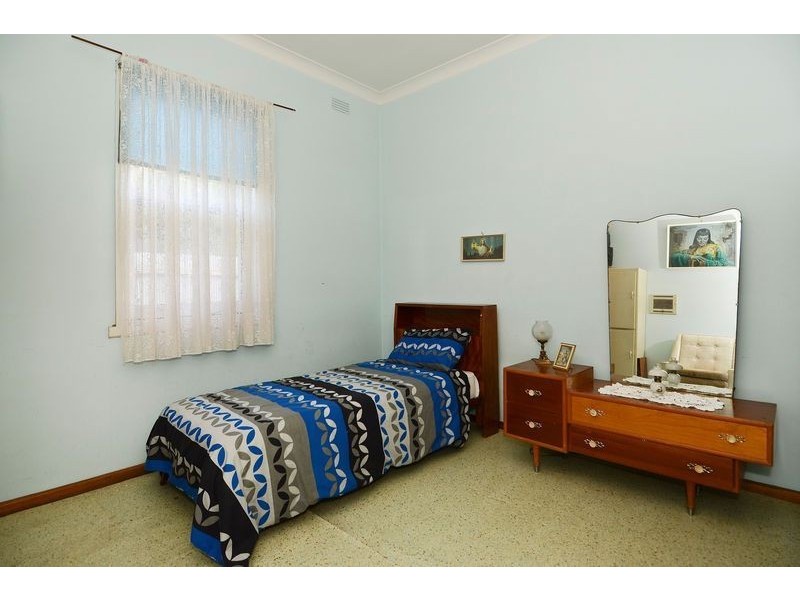 6 Pineville Avenue, Geelong West VIC 3218