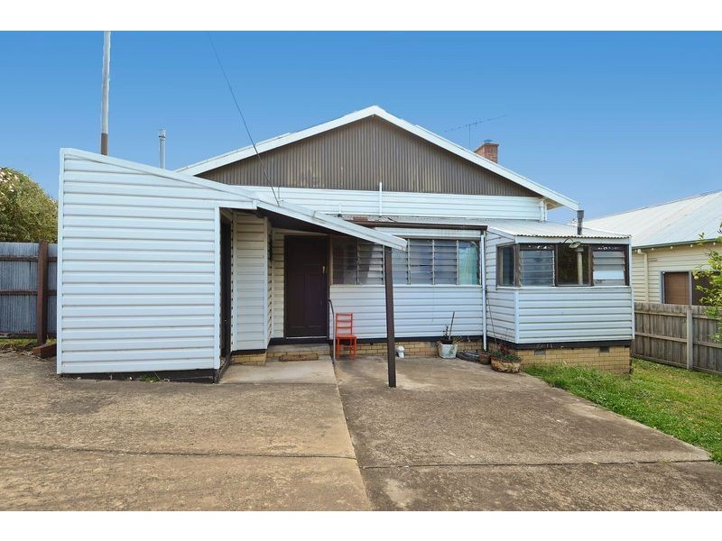 6 Pineville Avenue, Geelong West VIC 3218