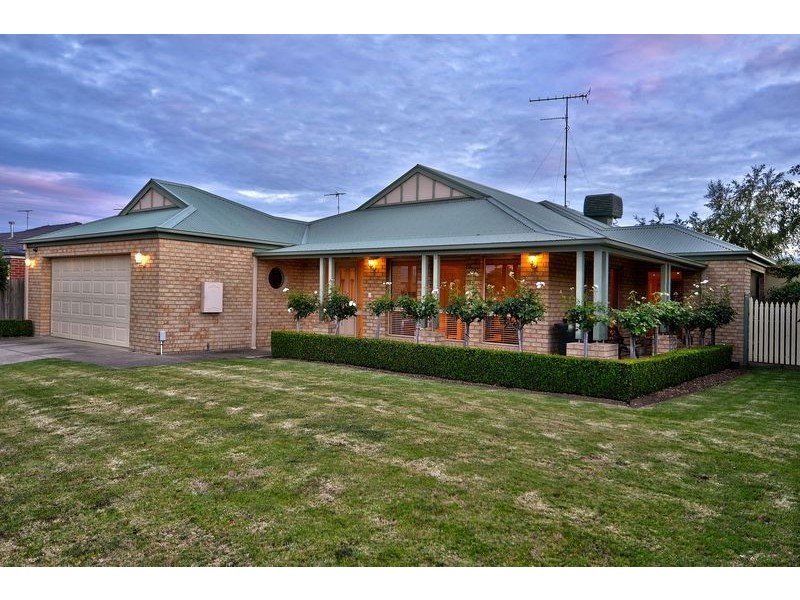 18 Paratone Crescent, St Albans Park VIC 3219