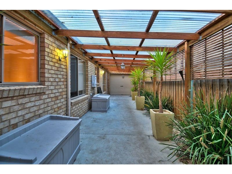 18 Paratone Crescent, St Albans Park VIC 3219