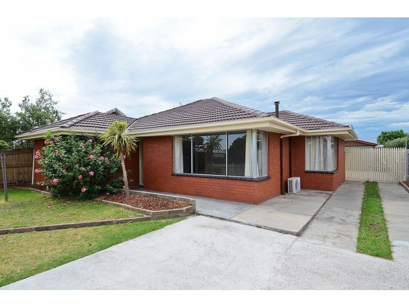 17 Poplar Street, Newcomb VIC 3219