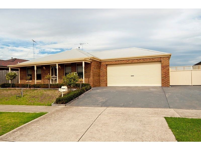 24 Paratone Crescent, St Albans Park VIC 3219