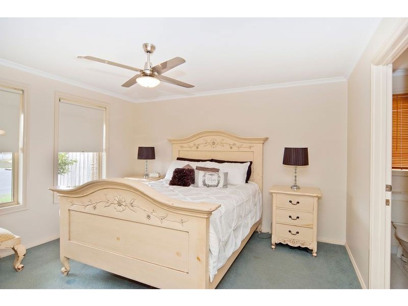 24 Paratone Crescent, St Albans Park VIC 3219