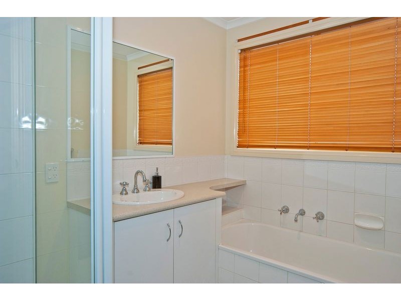 24 Paratone Crescent, St Albans Park VIC 3219