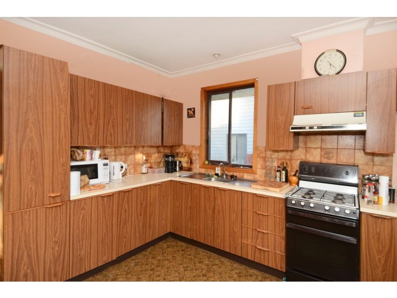 39 Breakwater Road, East Geelong VIC 3219