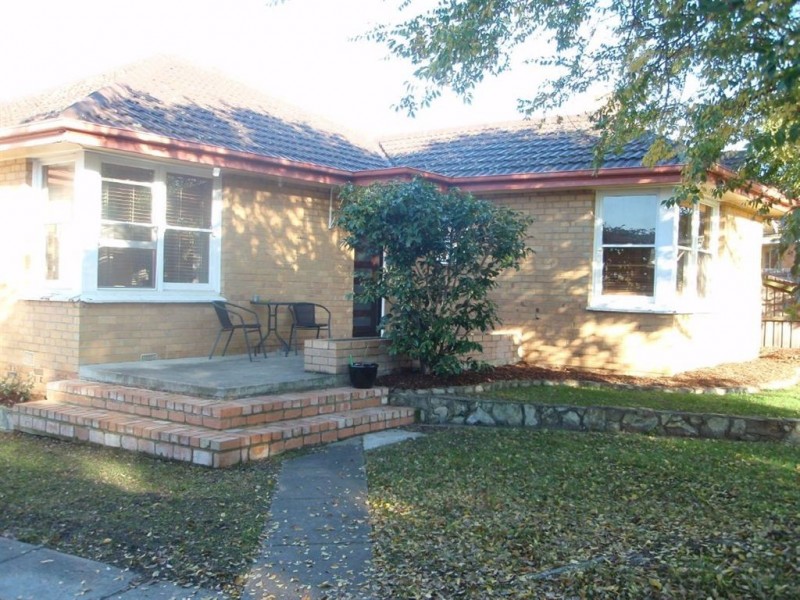 1 Strickland Avenue, Highton VIC 3216