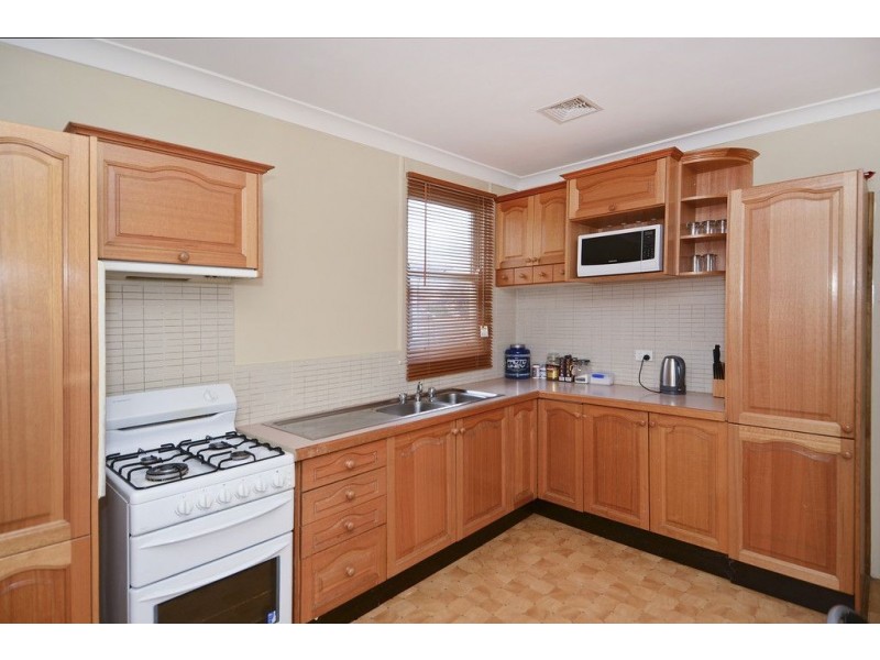 8 Wisteria Grove, Norlane VIC 3214