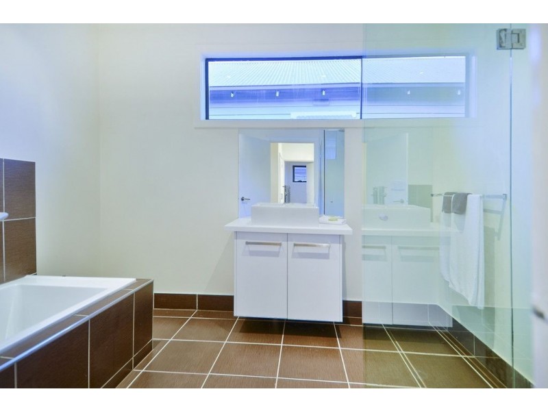 16 Grey Street, East Geelong VIC 3219