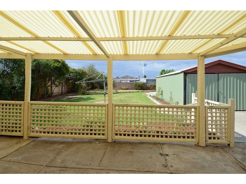 17 Poplar Street, Newcomb VIC 3219