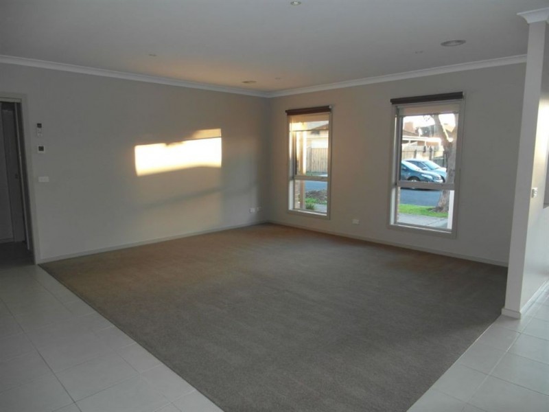 1/7 Johnston Avenue, Newcomb VIC 3219