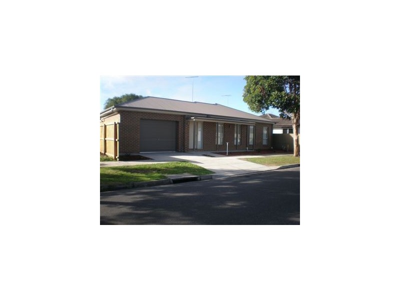 1/7 Johnston Avenue, Newcomb VIC 3219