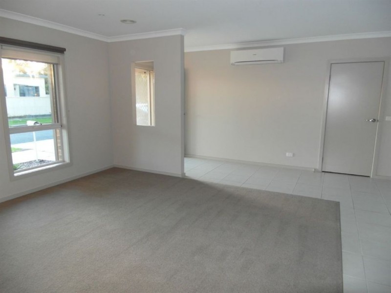 1/7 Johnston Avenue, Newcomb VIC 3219