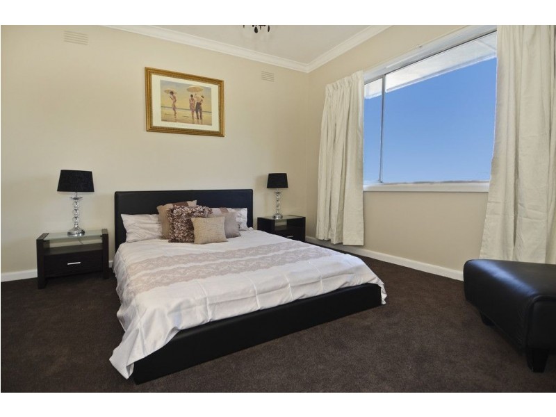 1/4 Willana Avenue, Hamlyn Heights VIC 3215