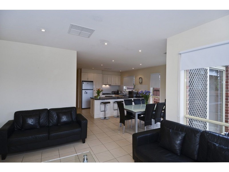 2/8 Flower Court, Grovedale VIC 3216