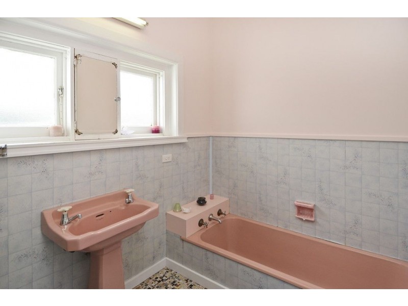 3 Cecil Court, Newcomb VIC 3219