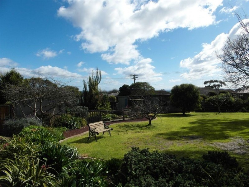 23 Cresta Crescent, Leopold VIC 3224