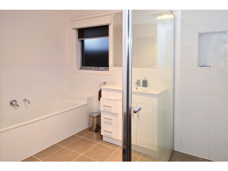 2/86 Bellarine Highway, Newcomb VIC 3219