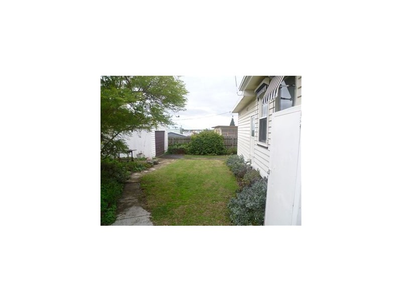 17 Bellarine Highway, Newcomb VIC 3219