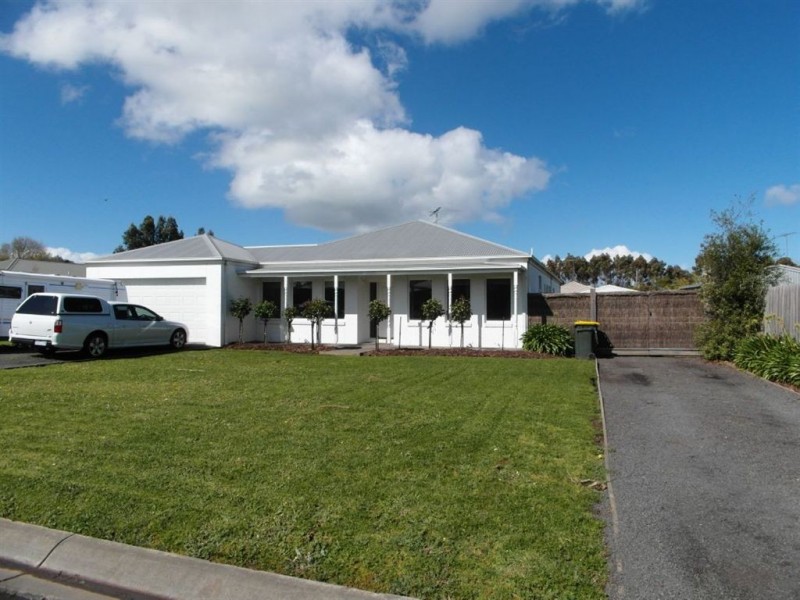 6 Buttercup Drive, Waurn Ponds VIC 3216