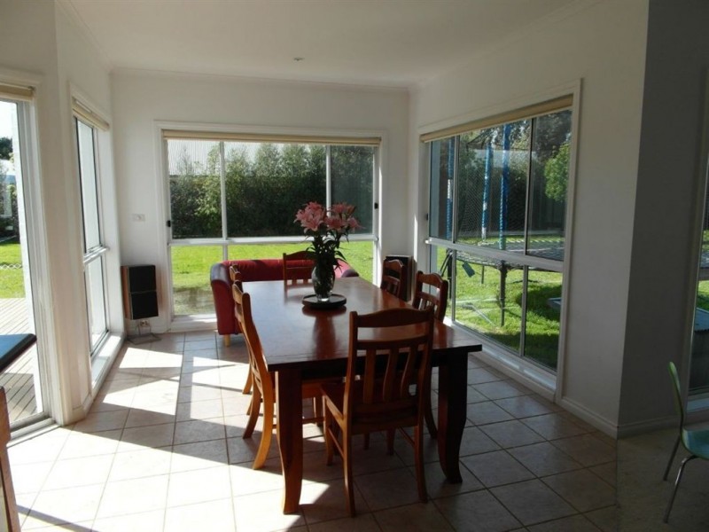 6 Buttercup Drive, Waurn Ponds VIC 3216