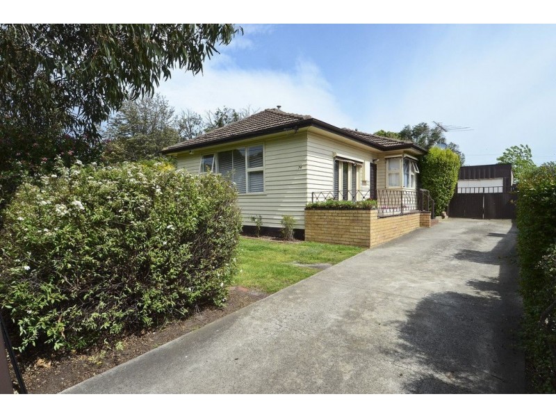 74 Ballarat Road, Hamlyn Heights VIC 3215