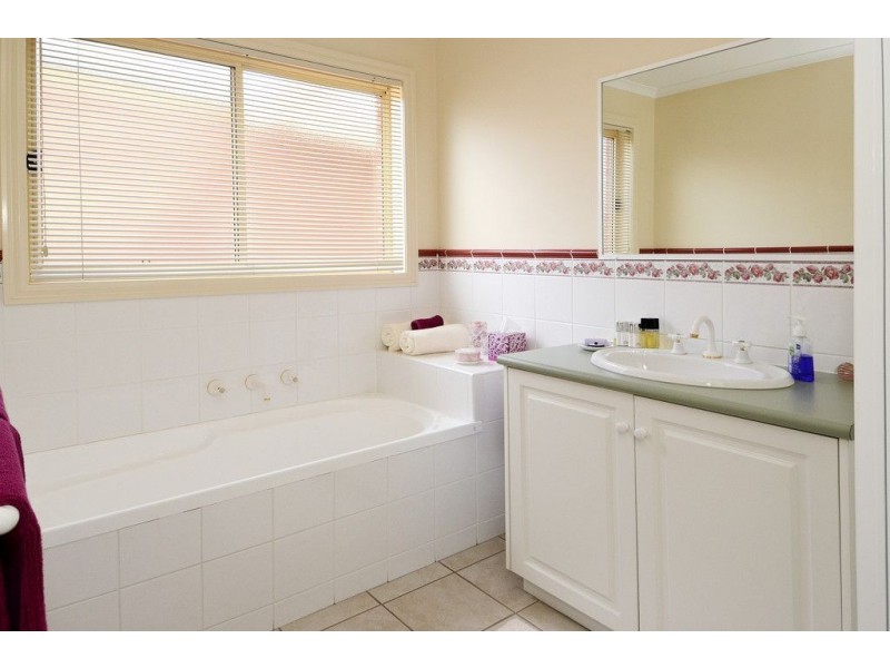 9 Taras Court, St Albans Park VIC 3219