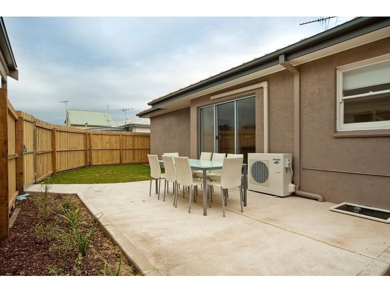 1/7 Lancaster Avenue, Newcomb VIC 3219