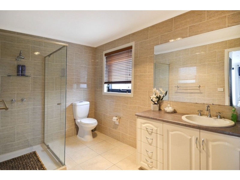 37 Koonangurt St, Leopold VIC 3224