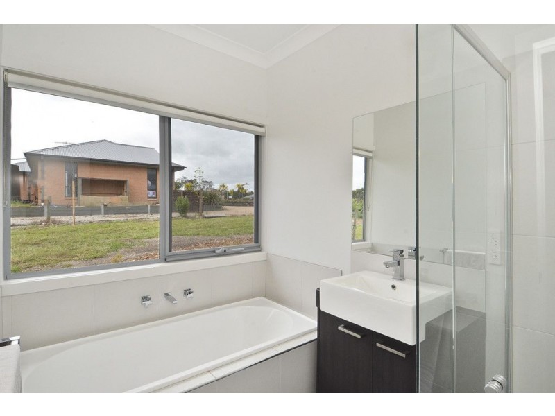 54 Greenfields Dve, Moriac VIC 3240