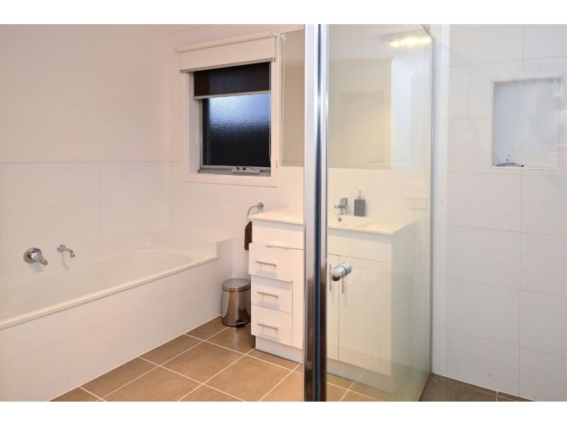 2/86 Bellarine Highway, Newcomb VIC 3219