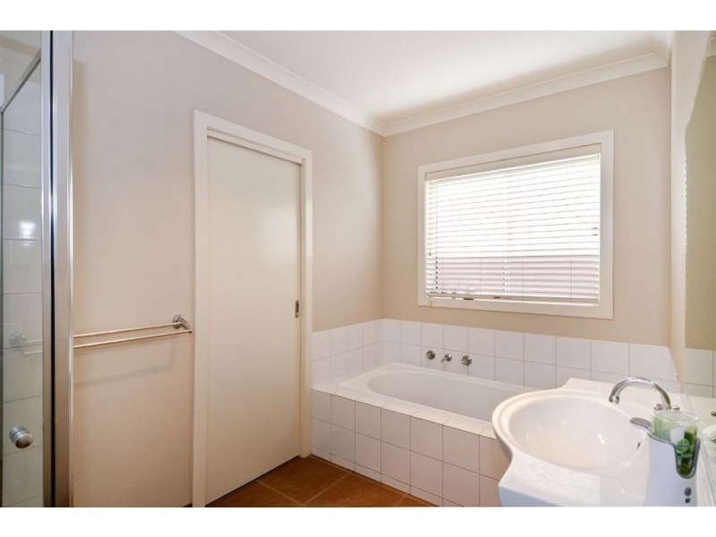 2/15 Bradford Street, St Albans Park VIC 3219