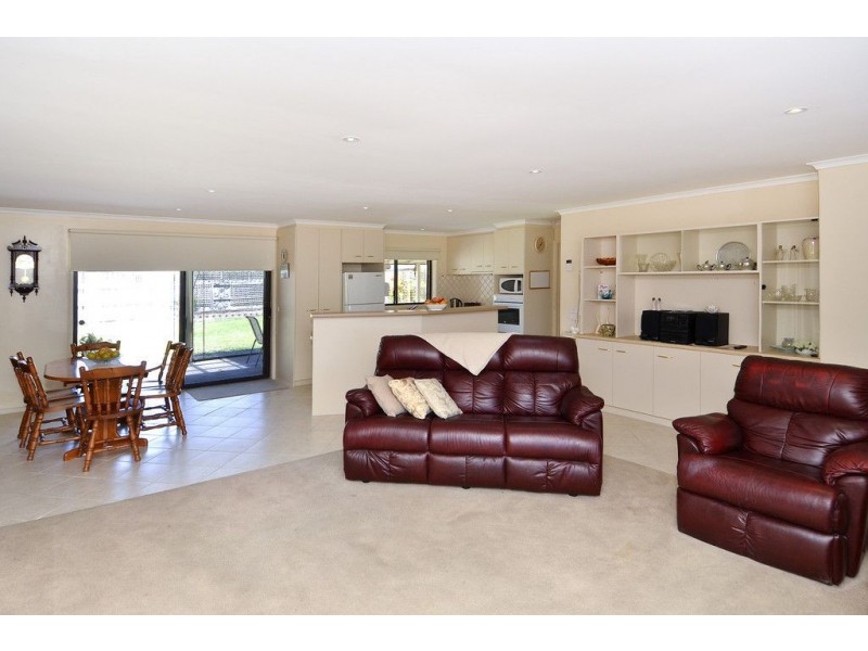 113 Heyers Rd, Grovedale VIC 3216