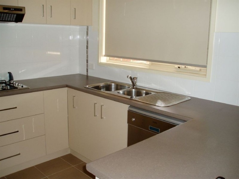 2 Francis, Newcomb VIC 3219