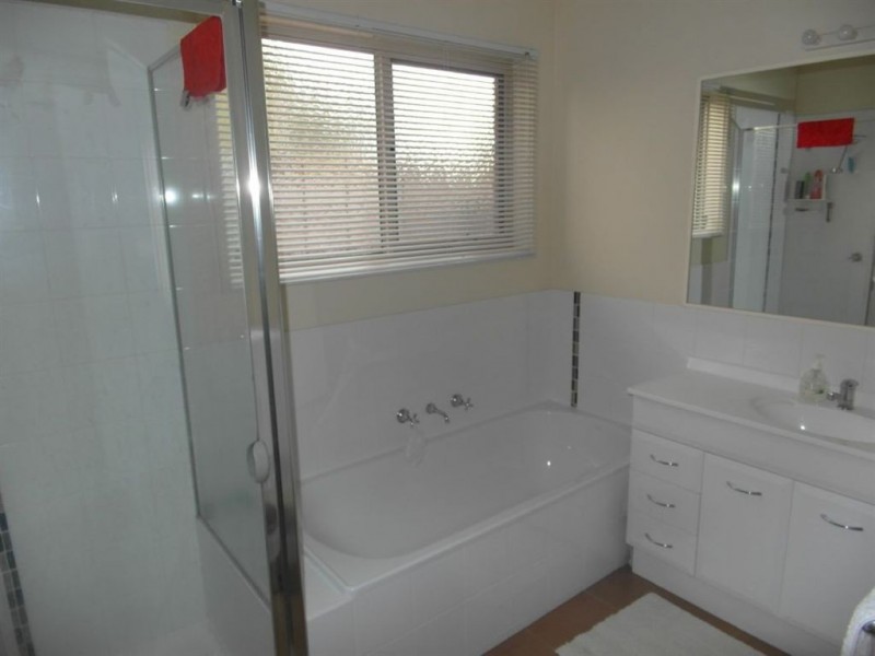 2 Francis, Newcomb VIC 3219